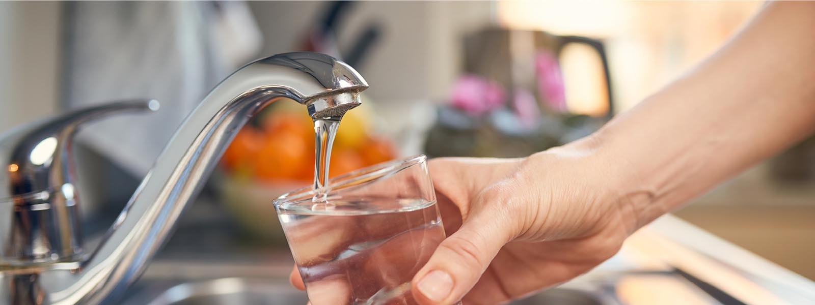 Tap_filling_a_cup_of_water_web.jpg